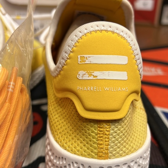 Adidas PW Size 4y/5.5w - Picture 2 of 2